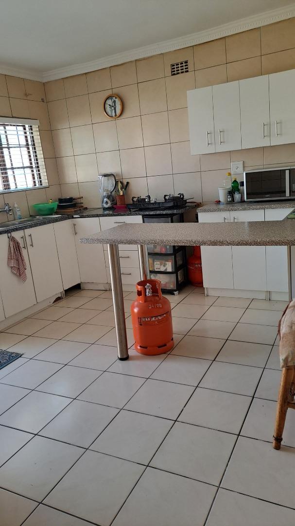 537597_kitchen.jpg
